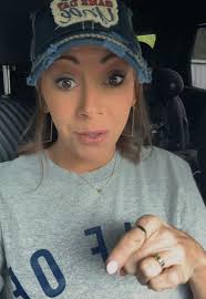 Justin's Dilemma: Navigating Group Chats and Girlfriends