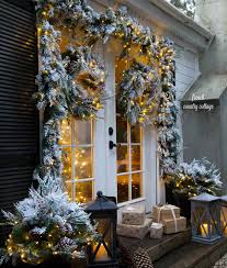 The foot of the beds were decorated for christmas…again keeping in the uga color scheme. 30 Stunning Outdoor Christmas Decorations To Make The Season Bright