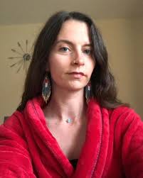 Dressing up as the scariest thing of all this year: a woman comfortable in  her own skin 🌀🧙🏻‍♀️🍄❤️ *new 🍄 earrings by my mum @annes_beading! • . .  #samhain #halloween #ancestors #dressingup #