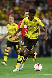 The red devils recently committed edinson cavani to a new contract, but they are still searching for a quality young striker to add to their ranks. Alexander Isak Zimbio
