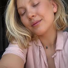 Hi! Can anybody recommend an Eastern European stylist that can make my  makeup and hair? Fort Lauderdale or able to travel. Thanks!