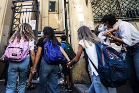 In lombardia i ragazzi delle superiori potranno tornare (parzialmente) in classe da lunedì. Le Scuole Paritarie Resistono Alla Sfida Del Coronavirus