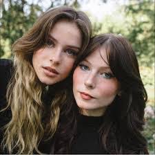 Jessica Leet's Instagram, Twitter & Facebook