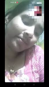 Marido e esposa fazem sexo