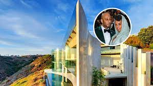 The loft had been on and off the market since 2002 and priced as high as $19.5 million. Alicia Keys Buys La Jolla S 20 8 Million Razor House Dirt