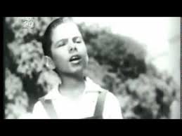 In 1971 the #93 brazil song in the charts was o velho e o novo by agnaldo rayol. Tambem Somos Irmaos 1948 1Âº Filme De Agnaldo Rayol Youtube