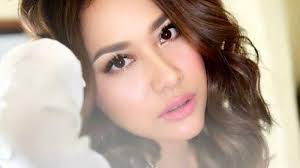 Jika ada yang bilang ku lupa kau jangan kau dengar jika ada yang bilang ku tak setia jangan kau dengar banyak cinta yang datang mendekat ku menolak semua itu karena ku cinta kau. Chord Kunci Gitar Lagu Karena Ku Cinta Kau Bunga Citra Lestari Tribun Banyumas