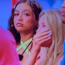 Bella Moyer's Instagram, Twitter & Facebook