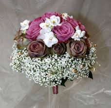Pastels and natives for today's gorgeous bride! Romantic Wedding Bouquet With Lilac And Brown Roses Accented With White Baby Breath I Husi Bloma Flower Delivery Shop Iceland