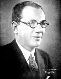 One of Hollywood's more unique screen “stars” from the mid-1910s into the  1920s was the orang-outan Joe Martin. Brought over from Singapore back in  1911, Martin had appeared in a handful of