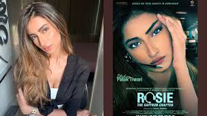 Shweta Tiwari S Daughter Palak Tiwari To Make Her Bollywood Debut With Rosie The Saffron Chapter First Poster Out Celebrities News India Tv Palak tiwari was born and brought up into the mumbai. shweta tiwari s daughter palak tiwari