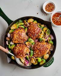 Hot Honey Garlic Skillet Chicken Is The Best Thing You Ll Cook All Week Recipe In 2021 Skillet Chicken Honey Garlic Cooking