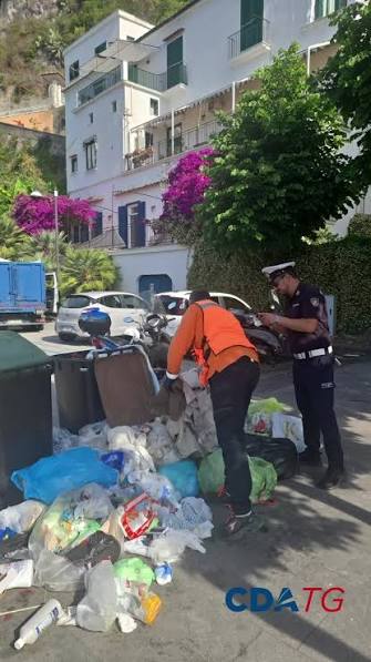 Cosa è successo a Salerno? Volontari derisi mentre puliscono!* 🖊️ Anna  Della Mura, U.Di.Con: "Le offese rivolti ai volontari, sintomo della  distanza delle giovani generazioni da un accettabile senso civico" 👉 Leggi
