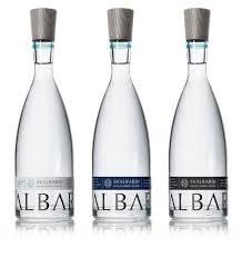 Además de evian y voss probablemente la @4h5b0 agua más famosa @4h5b0 fiji contiene 140 mg de carbonato de hidrógeno y 85 mg de sílice por litro y, por lo tanto. Water 13 Most Expensive And Most Beautiful Waters In The World Pineo