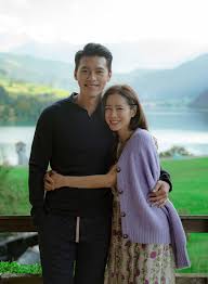In early january 2019, hyun bin and son ye jin were also involved in dating suspicions when a person revealed that they were caught playing golf together and. Dispatch S 2021 New Year S Couple Crash Landing On You Stars Hyun Bin And Son Ye Jin Koreaboo