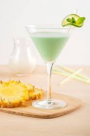 Alkoholfreies Cocktailrezept Mit Kokosmilch Ananas Und Limette Alkoholfreies Cocktail Mit Kokosmilch An En 2020 Cocteles Sin Alcohol Pina Colada Daiquiri De Fresa