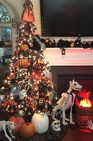 A Halloween Tree What A Neat Way To Decorate For Halloween Unique Decorating Idea Halloween Tree Decorations Creepy Christmas Halloween Christmas Tree