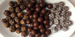 Und sie sind ganz leicht selbst herzustellen. Das Schnelle Schoko Pralinen Rezept Pralinen Selber Machen Mit Nur 3 Zutaten Kolner Stadt Anzeiger