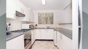 Praktische detaillösungen, wie die kleine sitzbank oder die ausziehbare tischplatte machen diese küche zum. Kuchen U Form Youtube