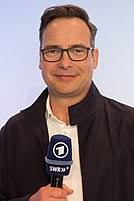 Zehn promis stecken in verschiedensten kostümen und treten mit selbst ausgewählten songs auf. The Masked Singer German Tv Series Wikipedia