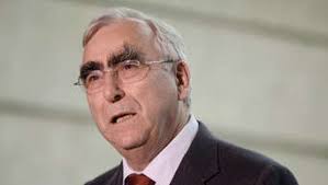 Die frage wer von thatsbekir oder theo waigel die größeren augenbrauen hat raubt mir den schlaf. Theo Waigel Aufnahme Griechenlands Eine Todsunde Politik