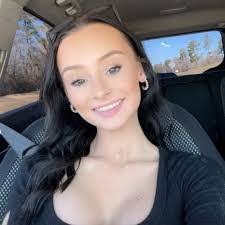 Allison Walker's Instagram, Twitter & Facebook