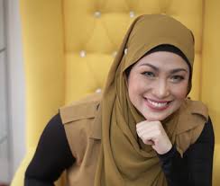 Ezlynn hai hai bye bye memang sama mcm dlm kaset suara nya. Dia Matang Dan Memahami Ezlynn Mengaku Rapat Dengan Lelaki Bukan Melayu Kenal Ketika Sama Sama Main Badminton Malaysia Times