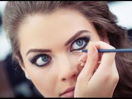 Toz Surme Nasil Kullanilir Kayip Dualar Videolu Ruya Tabirleri Buyuk Goz Makyaji Eyeliner Makyaj