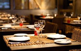 Dinner Table Types Designalls In 2020 Dinner Table Setting Table Setting Etiquette Dinner Table