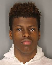 3 men charged in mall stabbing case