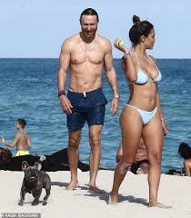 Jessica ledon partage la vie de l'auteur du tube one love et le suit dans tous ses déplacements et. David Guetta 51 Joins Girlfriend Jessica Ledon 24 In Miami Bikini Clad David Guetta Bikinis