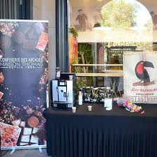 Lors De La Fete Du Livre Degustation Gratuite De Cafe Et Chocolats Voisin Sous Les Arcades De L Hotel De Ville Fdl2018 Maisonthomas Decor Home Decor Home