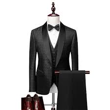 Ne pas oublier les lunettes! Costume De Mariage Homme Chic Et Tendance A La Fois Mode 2021