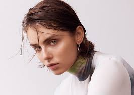 CONTEMPORARY HEROINE by Isa Sanchez