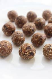 Energy Balls Au Peanut Butter The Sunny Foodie Recette Energy Balls Recette Recette Dattes Recette Gateau Vegan