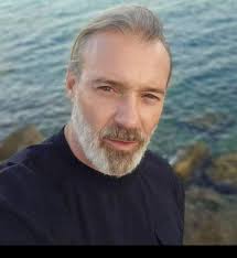 Hello, I'm Onell and there is someone here impersonating to be me, his name  is Philip Godson. He is asking money from lady's here. Please refrain from  having anything to do with