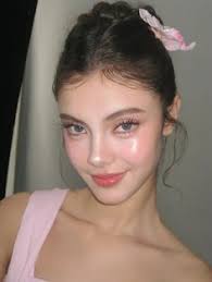 2025 的17 个妝髮点子| 发型, 妆容, 妝容