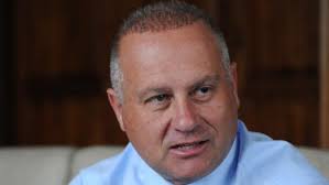 Apology order for 'housewife' texts