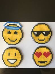 Dessous De Verre Emoji En Perle Hama Christmas Perler Beads Huichol Pattern Perler Bead Patterns