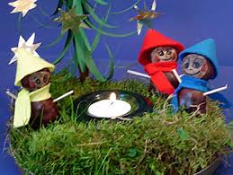 Alles, was sie benötigen, sind ein paar einfache materialien, einschließlich papier. Kleine Zwerge Basteln Basteln Gestalten