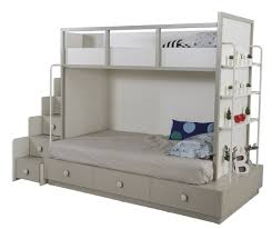 Unser hochbett für jugendliche punktet mit dem vorteil aller hochbetten und bietet viel platz unter der schlafebene, verzichtet aber auf den hohen fallschutz. Wunderschones Hochbett Alpha Mit Treppe Schubladen Moebel Lux De