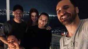 Gelecegi parlak genc oyuncumuzu artik daha cok görmek. Riza Kocaoglu Ile Yusra Geyik In Ask Dedikodularini Alevlendiren Fotograf