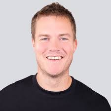 Lora Nash's Instagram, Twitter & Facebook