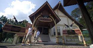 There is also a section in the muzium orang asli displaying various hunting and fishing equipment like blowpipes, rattan squirrel traps. Muzium Orang Asli Gombak Visit Selangor