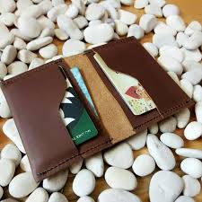 Namun, apabila industri automotif mula beralih daripada teknologi asid tidak organik kepada asid organik dan asid organik hibrid, palet antibeku mula berkembang.hari ini, anda boleh dapati coolant dalam warna hijau, biru, oren dan kuning yang paling banyak digunakan, termasuk merah dan merah jambu. Dompet Kartu Kulit Asli Model Simpel Warna Coklat Dompet Kulit Asli Card Holder Ku Ka