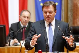 Tirols landeschef günther platter (övp) will bei der landtagswahl 2023 erneut kandidieren. Gunther Platter Biografie