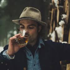 Die marke evan williams ist ein berühmter bourbon whiskey aus der heaven hill destillerie in bardstown, kentucky. Evan Williams Black Bourbon Whiskey 1 X 0 7 L Amazon De