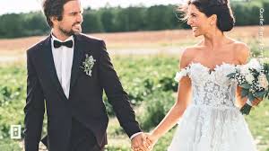 Bunte De Tom Beck Chryssanthi Kavazi Traumhochzeit Und Das Brautkleid Ist Umwerfend Facebook