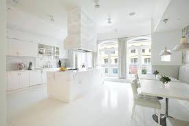 Memiliki dapur yang sempit bukan menjadi alasanan tidak terciptanya kenyaman saat melakukan aktivitas memasak. Cantiknya 9 Desain Dapur Mewah Favorit Selebritis Kelas Dunia
