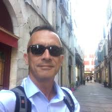 Les artilleurs paras de la quatrième batterie ont un nouveau commandant  d'unité. Ce matin a eu lieu la passation de commandement entre le capitaine  Guillaume et le capitaine Valérie qui lui succède.